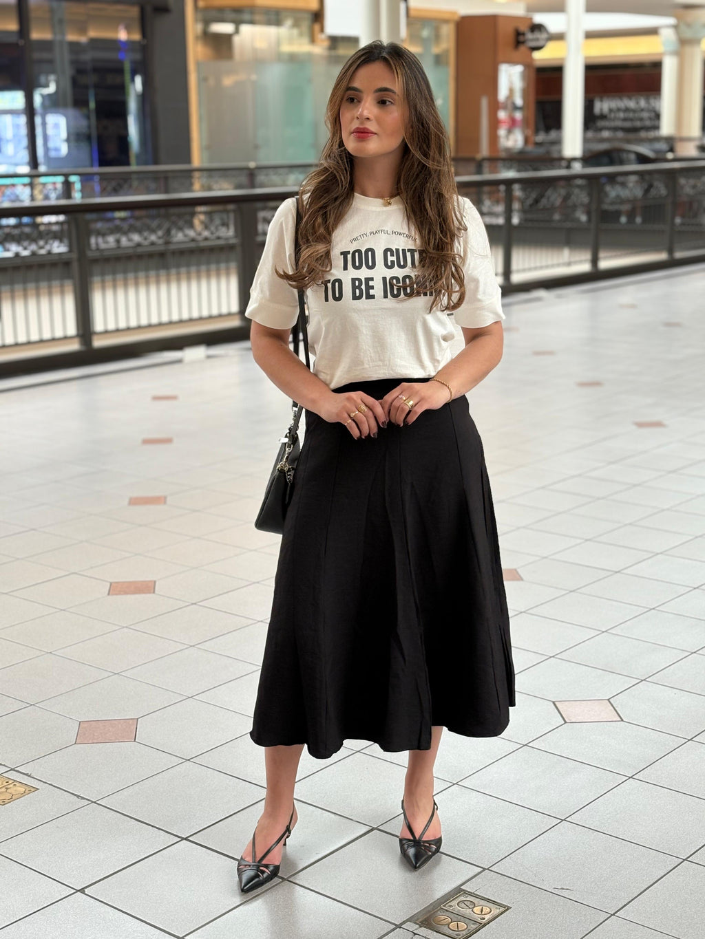 Saia Noir Essential Midi