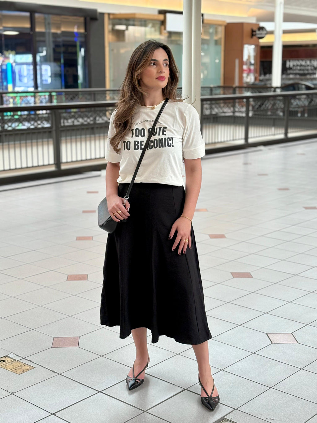 Saia Noir Essential Midi